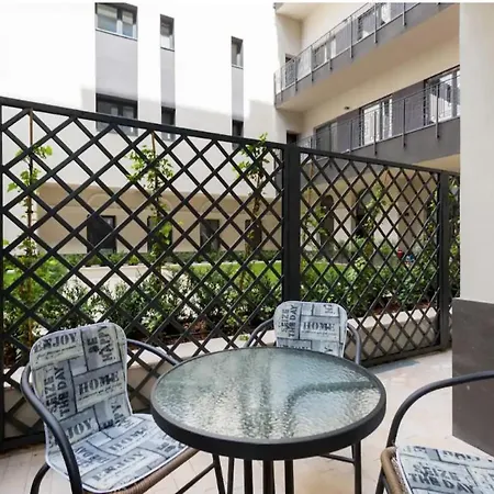 King Deluxe With Rooftop Pool Apartament