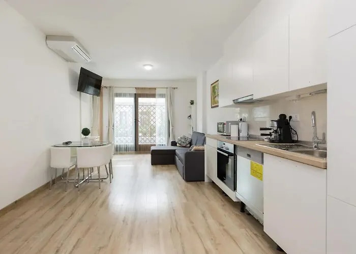 King Deluxe With Rooftop Pool Apartment