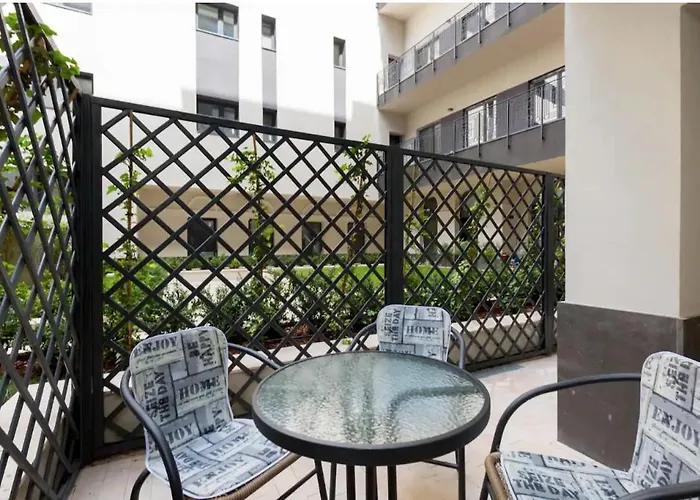 King Deluxe With Rooftop Pool Апартаменты